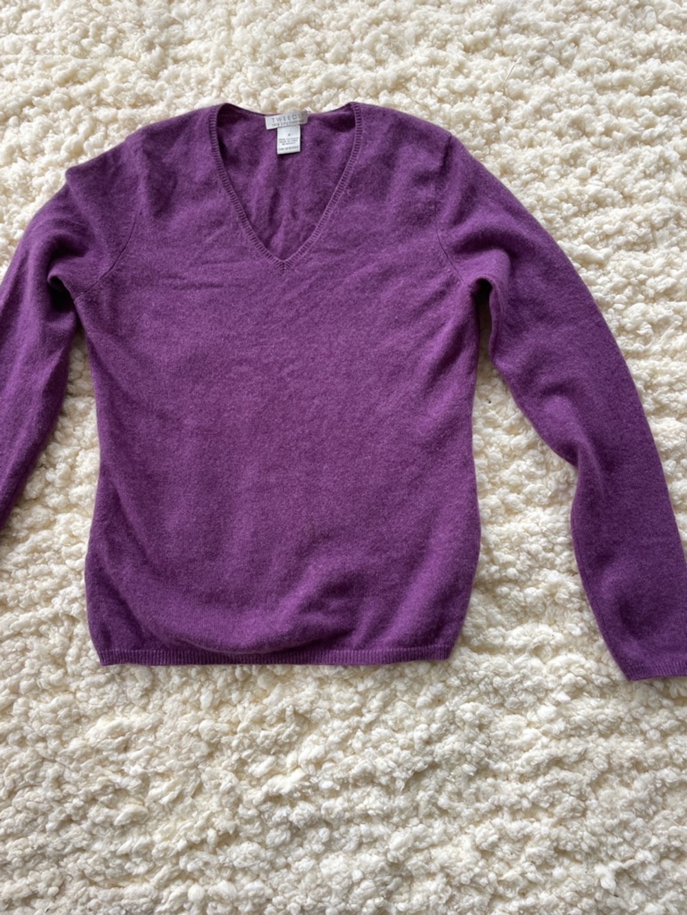 Tweeds Plum V-Neck 2 ply Cashmere Sweater